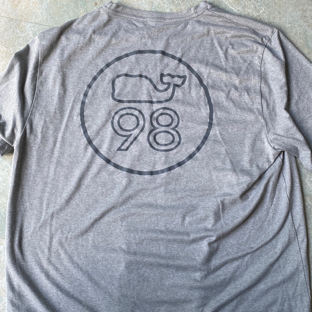 Mens Vineyard Vines Tee. Size M